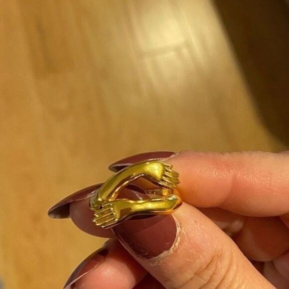 The Hold Me Close hand holding” or hug”  adjustable ring in 18k - Picture 3 of 8